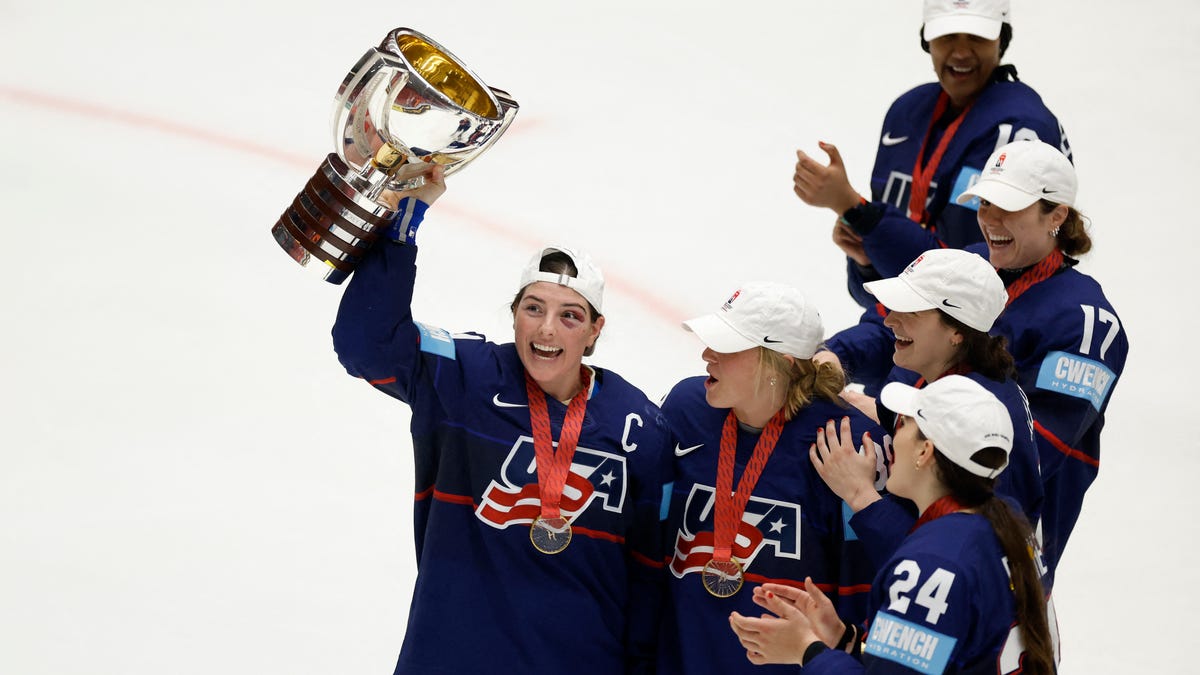 USA wins women's hockey world championship in thriller over Canada