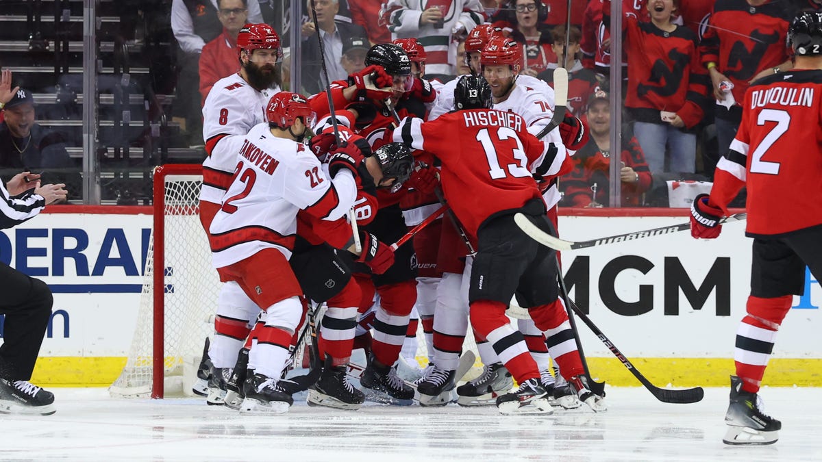 Hurricanes at Devils odds, picks and predictions