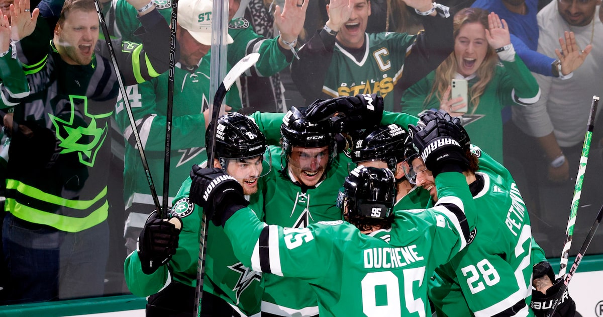 Dallas strikes quickly, often, to reclaim series lead