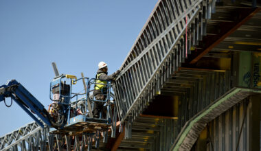 Alumni couple pledges $1M toward UMaine hockey arena renovations