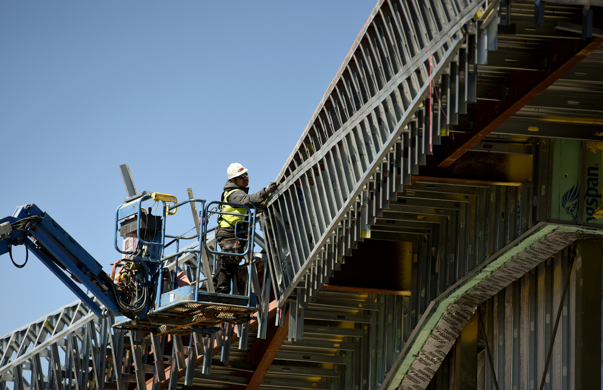Alumni couple pledges $1M toward UMaine hockey arena renovations