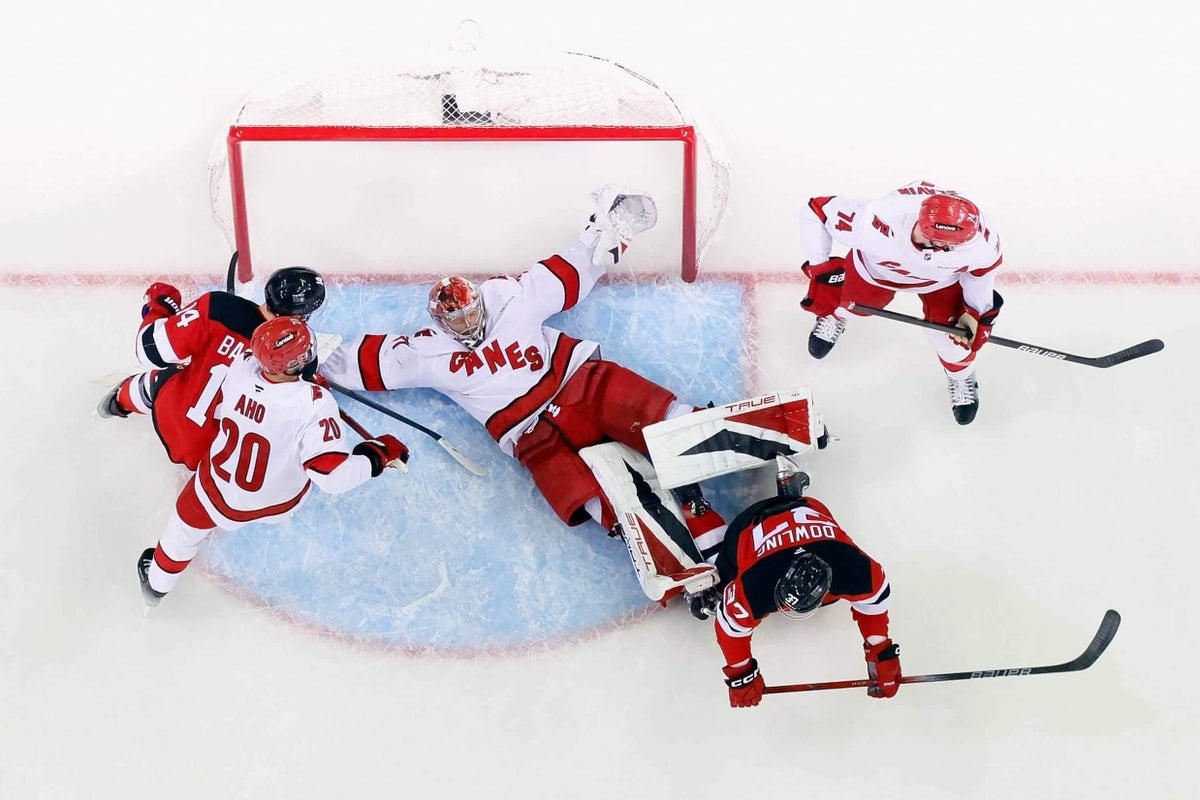 NHL playoff picks, odds, how to watch Tuesday’s games: Maple Leafs, Hurricanes go for series wins