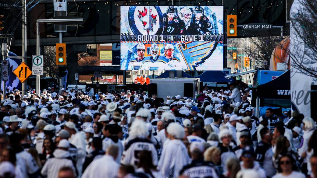 Click to play video: 'Jets kick off NHL playoff season for Canada'