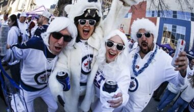 ‘Absolutely bonkers’: Bars, restaurants cash in with Canadian NHL teams in playoffs