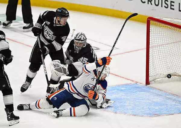 Los Angeles Kings during the third period of Game 2