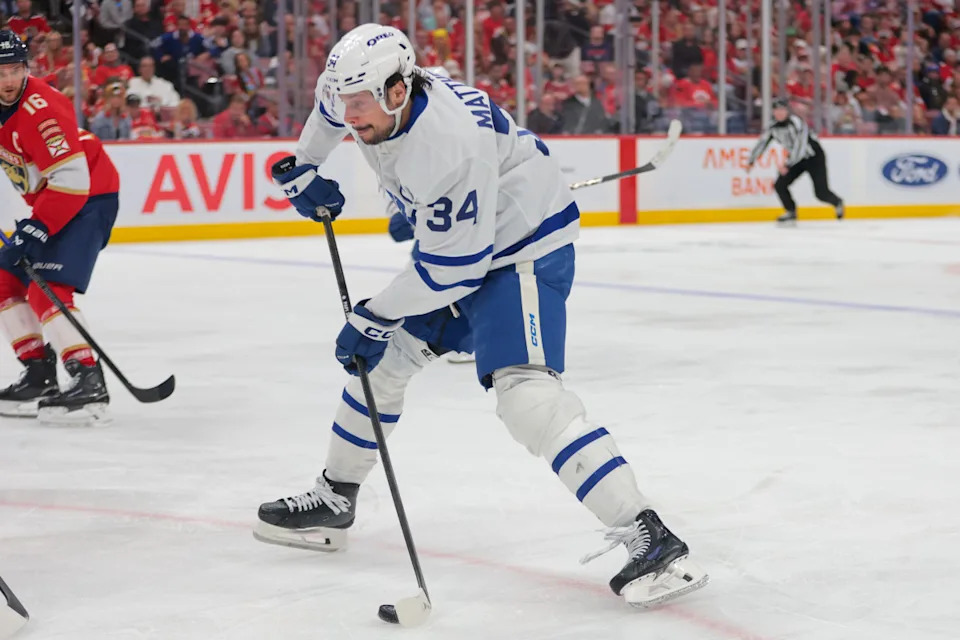 Toronto Maple Leafs center Auston Matthews (34) shoots and scores against the Florida Panthers at Amerant Bank Arena.Sam Navarro