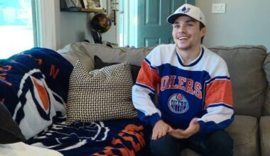Hardcore hockey fan sings Oilers-themed parodies to spur support during playoffs
