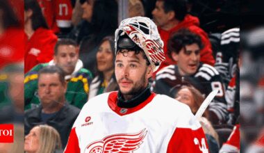 “Dude is so ridiculously good looking”: Detroit Red Wings goaltender participates in a 4-minute-long Q&A and fans love him | NHL News