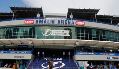 Lightning sign defenseman to one-year deal