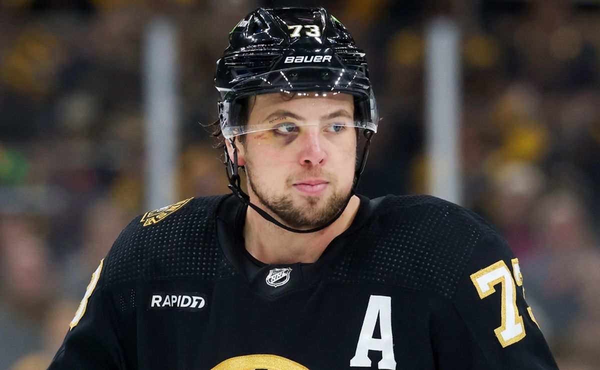 Charlie McAvoy makes something clear to Joe Sacco, David Pastrnak, rest of the team about Bruins' disastrous season