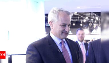 Douglas Cifu, vice-chairman of the Florida Panthers, was suspended over comments on the Toronto Maple Leafs and Canada