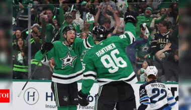 Jets' road playoff skid deepens after Game 4 loss | NHL News