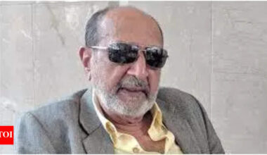 Tinnu Anand breaks silence amid backlash over threatening stray dogs with hockey stick: 'I'm 80 years old and if any dog attacks me...' | Hindi Movie News