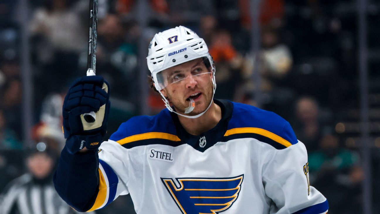 Blues' Cam Fowler celebrated by Ducks fans in Anaheim return