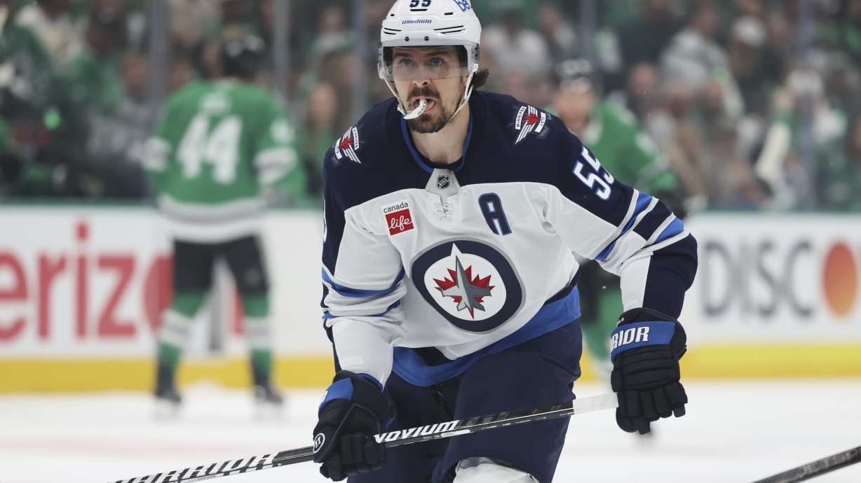 Winnipeg Jets say father of center Mark Scheifele died unexpectedly before Game 6 at Dallas