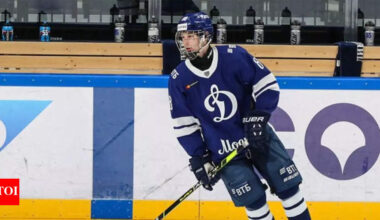 Bogdan Trineyev re-signs with Capitals after a strong AHL season | NHL News