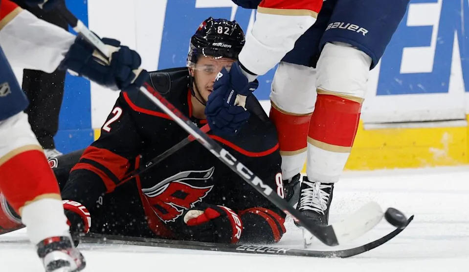 Carolina’s Jesperi Kotkaniemi (82) keeps his eye on the puck during the first period of the Carolina Hurricanes’ game against the Florida Panthers in Game 1 of the Eastern Conference Finals at the Lenovo Center in Raleigh, N.C., Tuesday, May 20, 2025. Ethan Hyman/ehyman@newsobserver.com