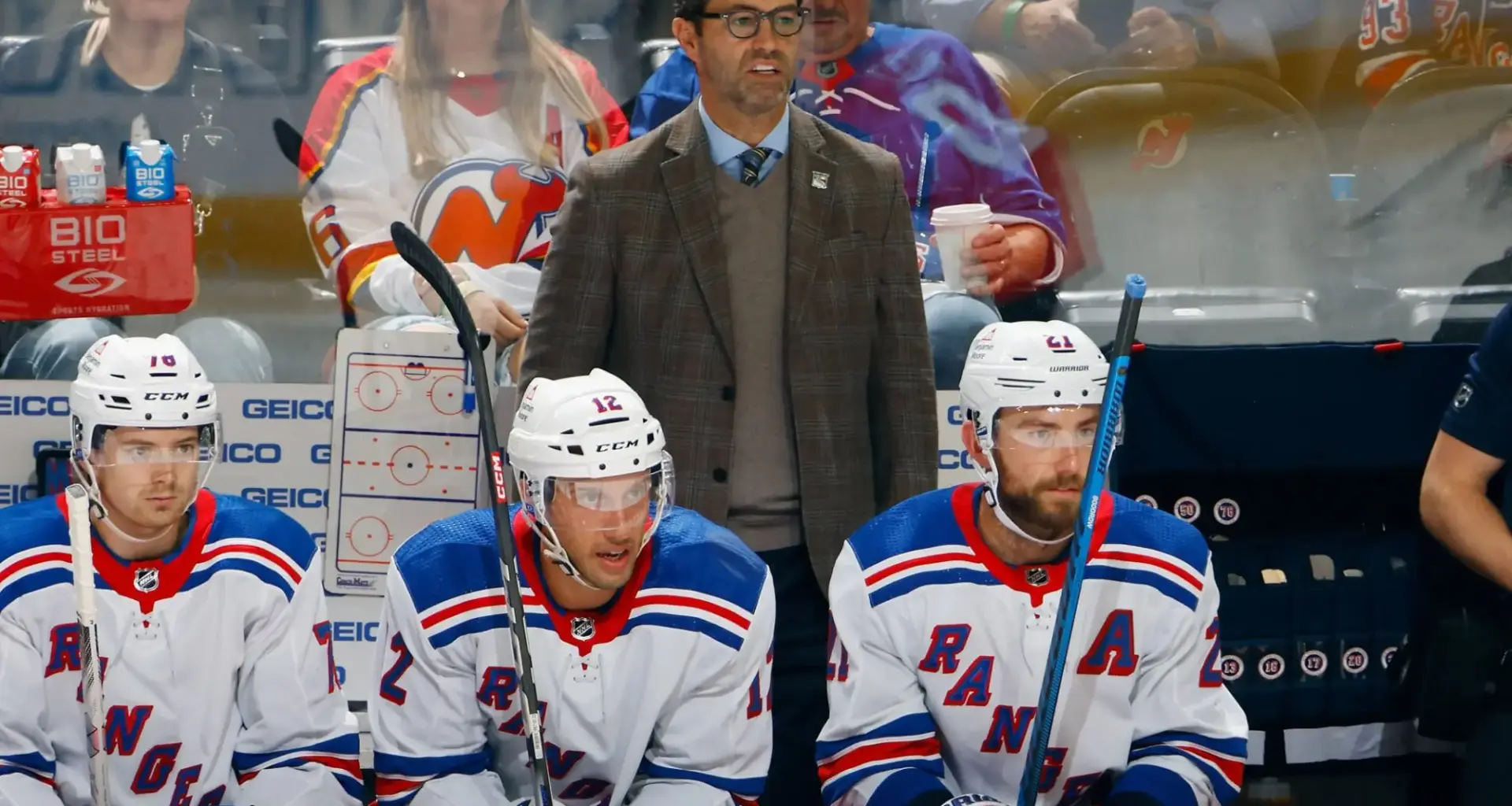 New York Rangers coach officially leaves the organization to join a shocking Western Conference team
