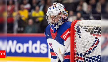 Boston Bruins' Jeremy Swayman turns chef for girlfriend Alessandra's family pizza night | NHL News