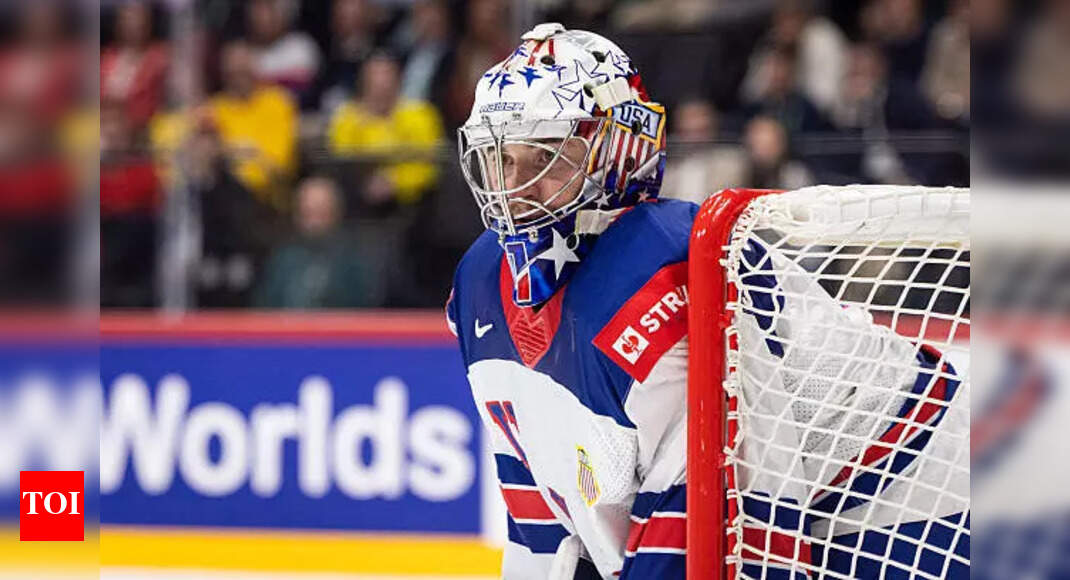 Boston Bruins' Jeremy Swayman turns chef for girlfriend Alessandra's family pizza night | NHL News