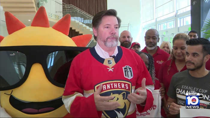 Sunrise lights up red as mayor backs Panthers’ 3rd straight Stanley Cup run