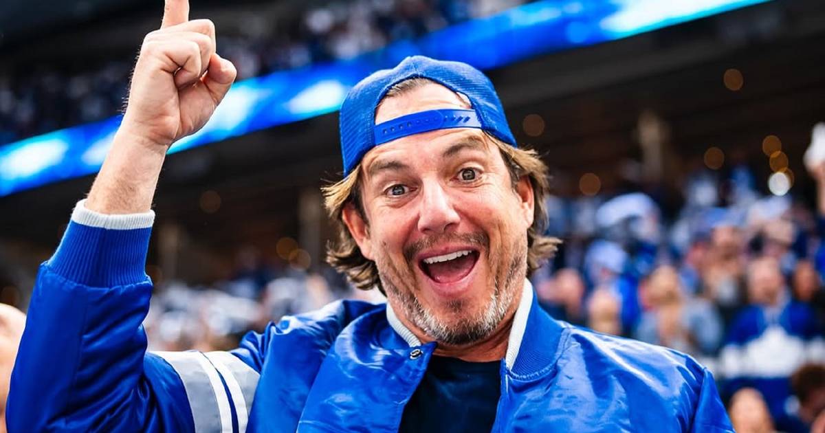 Will Arnett spotted hyping up Toronto Maple Leafs playoff crowd
