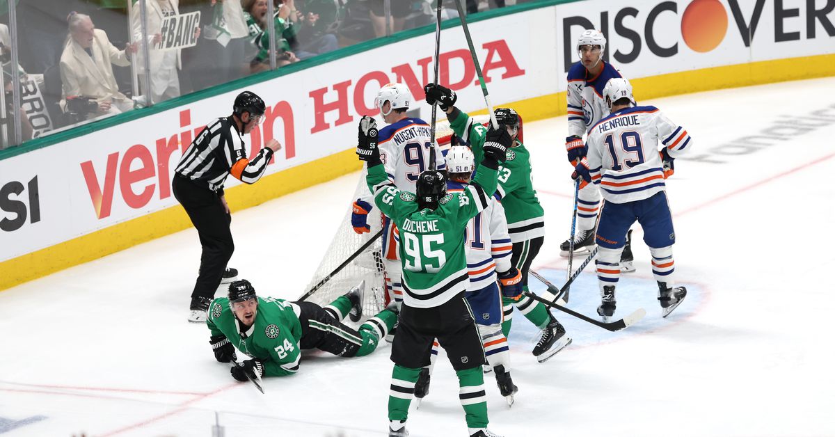 Recap: Stars score five unanswered goals in third period, stun Oilers in Game 1