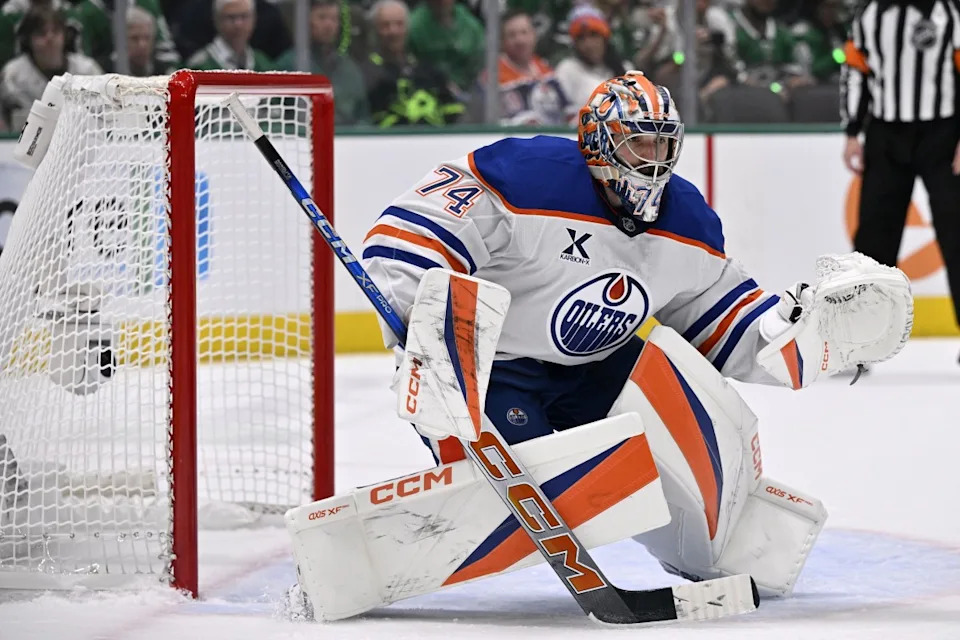 Edmonton Oilers goaltender Stuart Skinner (74) in the net against the Dallas Stars in the second period during game one of the Western Conference Final of the 2025 Stanley Cup Playoffs at American Airlines Arena.Jerome Miron-Imagn Images