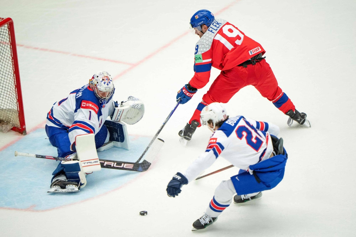 U.S. beats holders Czech Republic at hockey World Championships