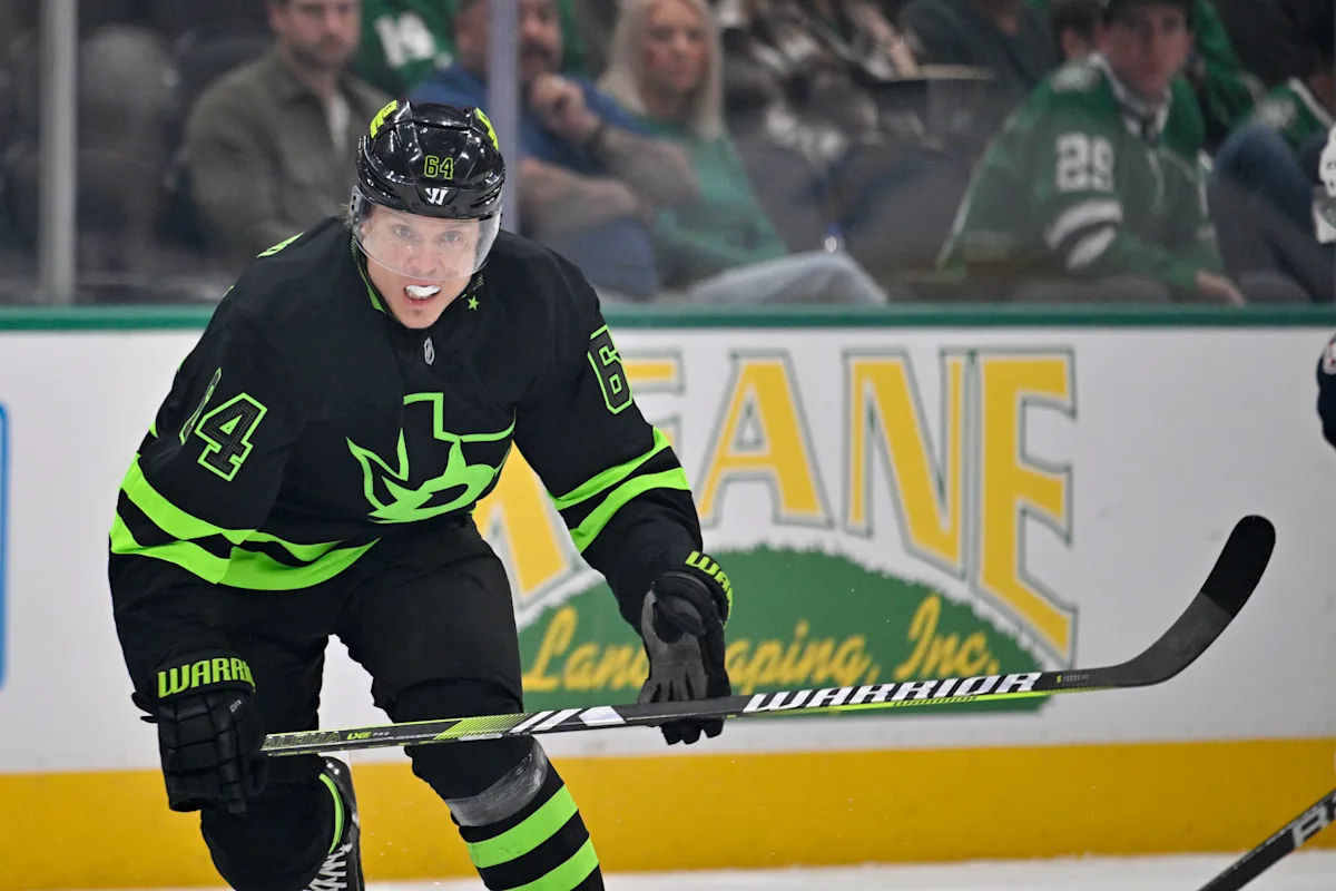 NHL Insider shockingly links the New York Rangers to $20 Million star forward this offseason