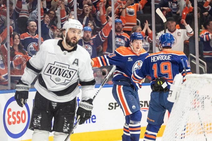 Oilers top Kings 6-4 to advance to second round of NHL playoffs