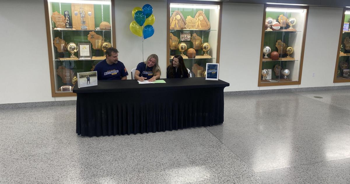 Fall Creek's Gruhlke celebrates commitment to Beloit College women's hockey | Prep Sports