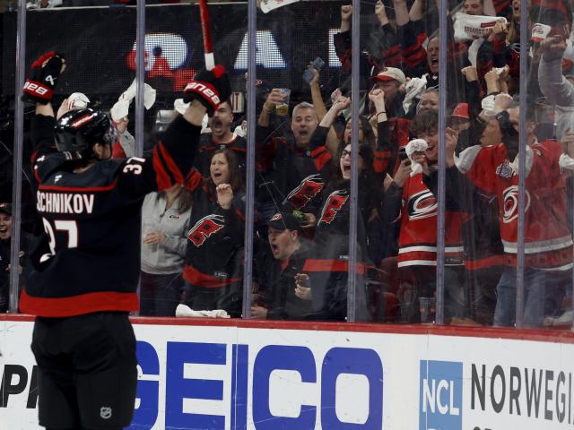 Svechnikov, Andersen lead Hurricanes past Capitals 4-0 in Game 3 of 2nd-round playoff series :: WRALSportsFan.com