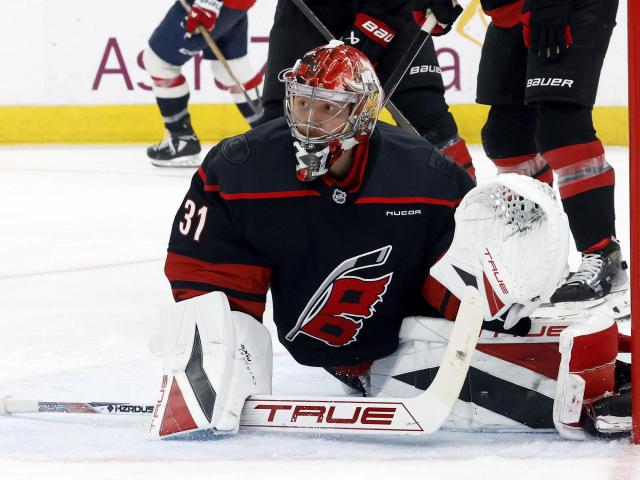 Hurricanes' Andersen, Oilers' Skinner enter Monday's playoff Game 4s on far different trajectories :: WRALSportsFan.com