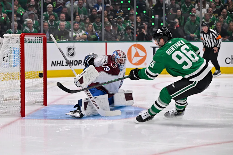 Dallas Stars right wing Mikko Rantanen (96) scores a goal against the Colorado Avalanche.© Jerome Miron