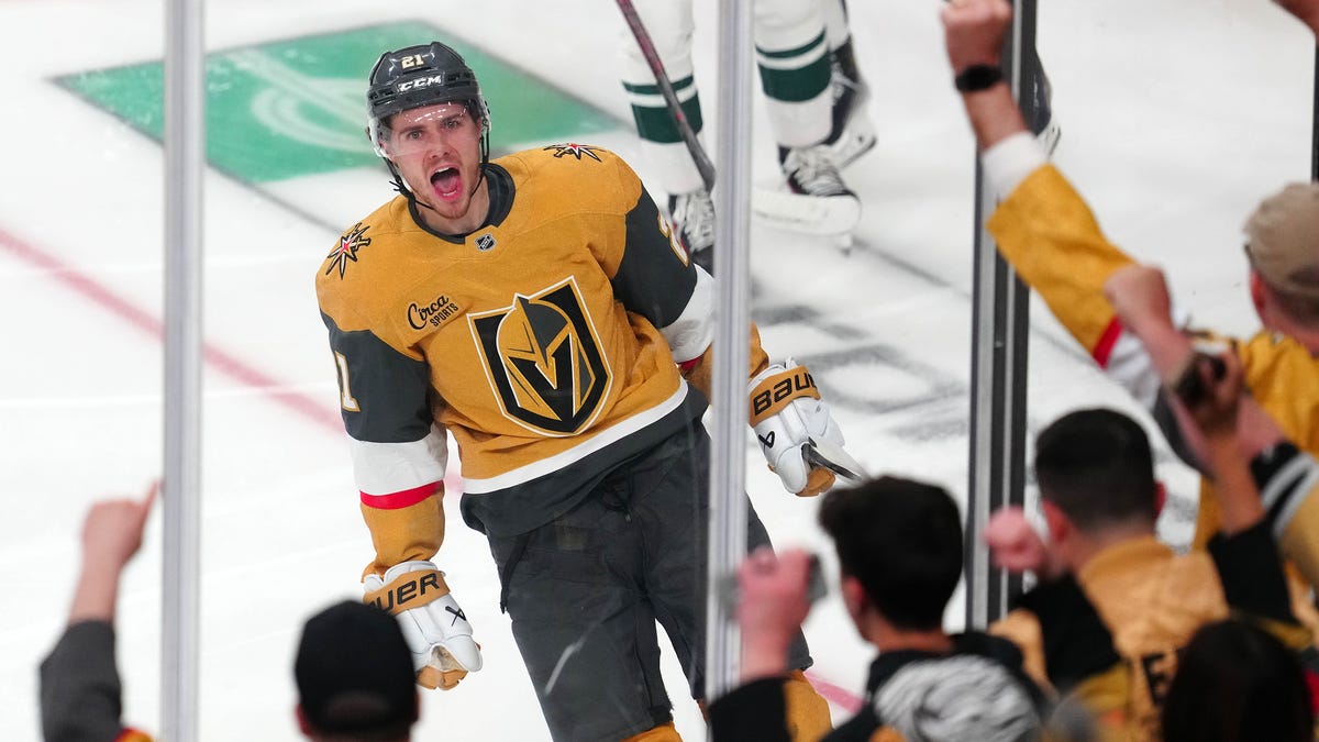 Golden Knights drill empty-net buzzer beater for NHL playoffs bad beat