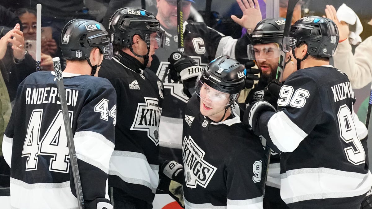 Los Angeles Kings defeat Edmonton Oilers in Game 1 of NHL playoff