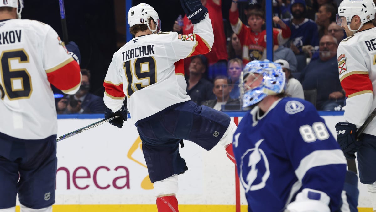 Florida Panthers rout Tampa Bay Lightning in Game 1 of playoff series