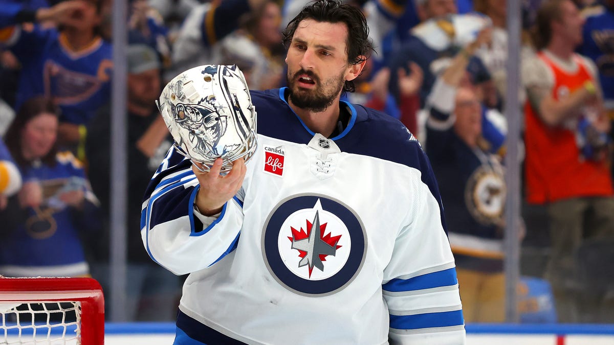 Jets' Connor Hellebuyck pulled for third time vs Blues