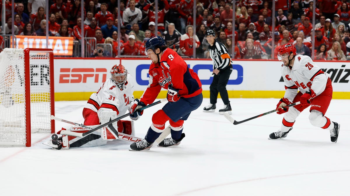 Hurricanes at Capitals odds, picks and predictions