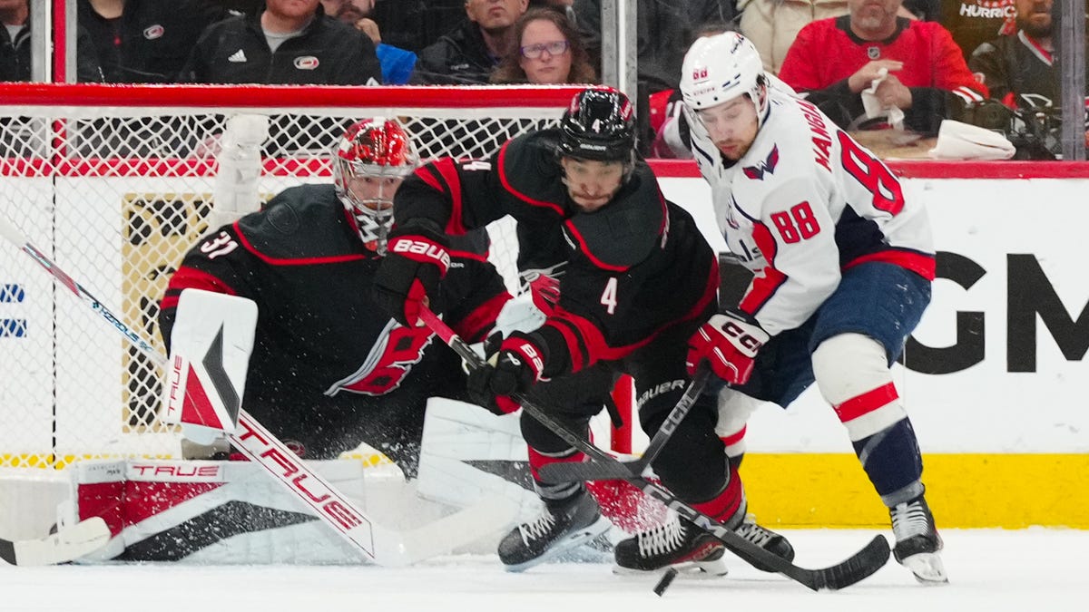 Hurricanes, Frederik Andersen shut out Capitals in Game 3