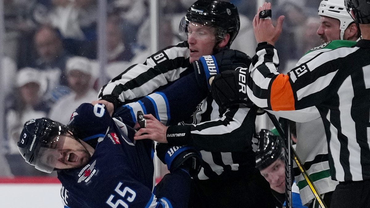 Stars captain punches Jets' Mark Scheifele