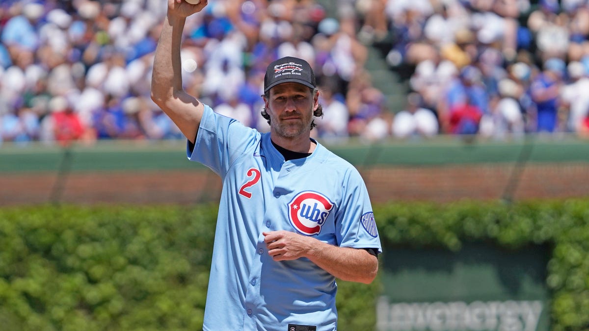 Former Spartan Duncan Keith throws out first pitch at Wrigley Field