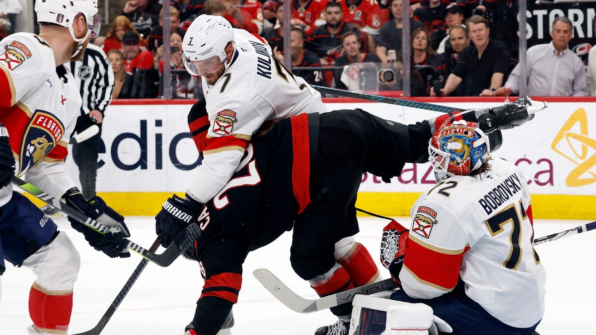 Panthers top Canes; Kasper drives Austrian run at worlds