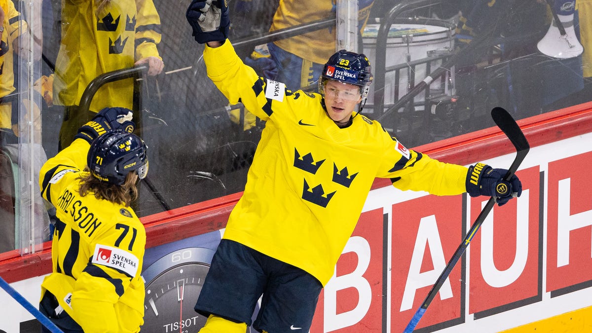 Red Wings' Lucas Raymond shines in hockey World Championship quarters