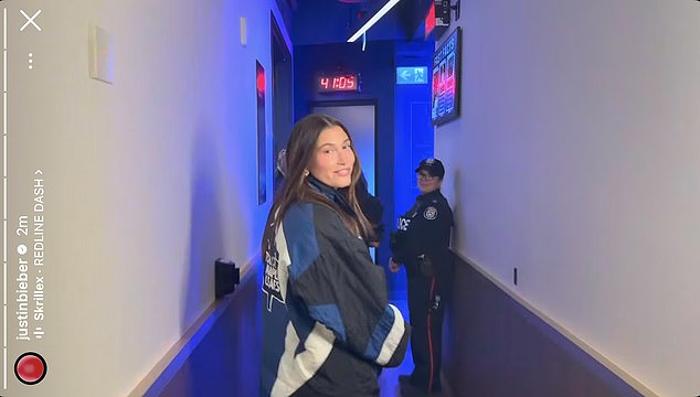Justin hinted earlier that they were going to the game when he posted a photo of Hailey — who wore a Maple Leafs jacket — as she looked back at him sweetly as they stepped through a hallway in the arena