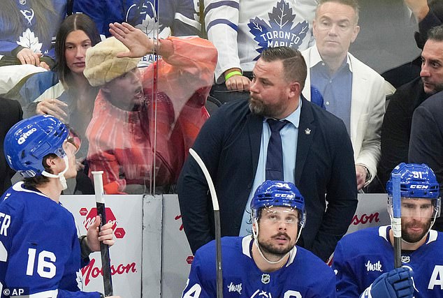 Hailey faced forward awkwardly as Justin began banging on the glass at one point to get the team's attention