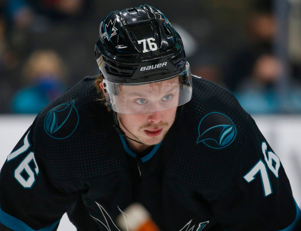 Max Veronneau, ex-Ottawa Senator, signs with San Jose Sharks