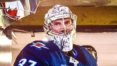 Connor Hellebuyck leads Winnipeg Jets to big Game 2 win over stars