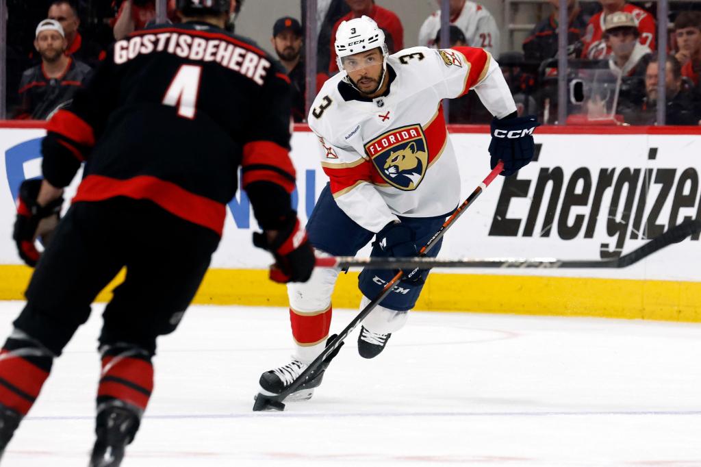 Ex-Chicago Blackhawks Taylor Hall, Seth Jones reunite in playoffs